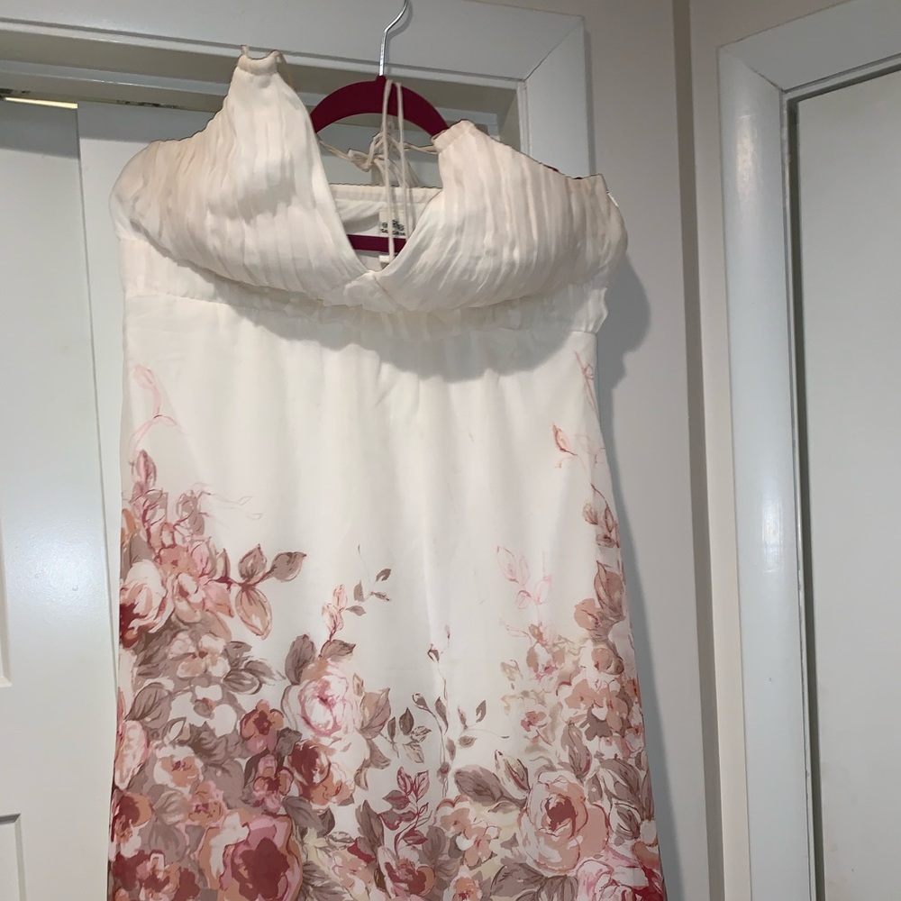 Beautiful halter dress!